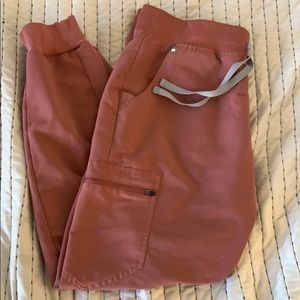 Figs jogger scrub pants size large mauve